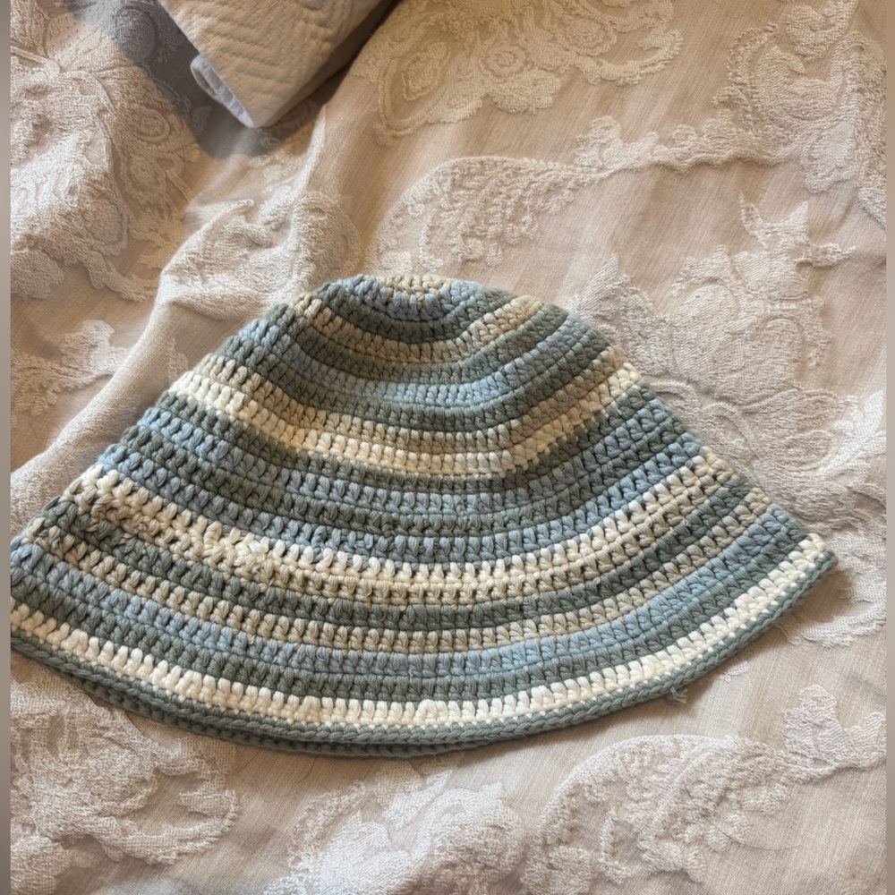 Aritzia Little Moon Women's Bucket Hat